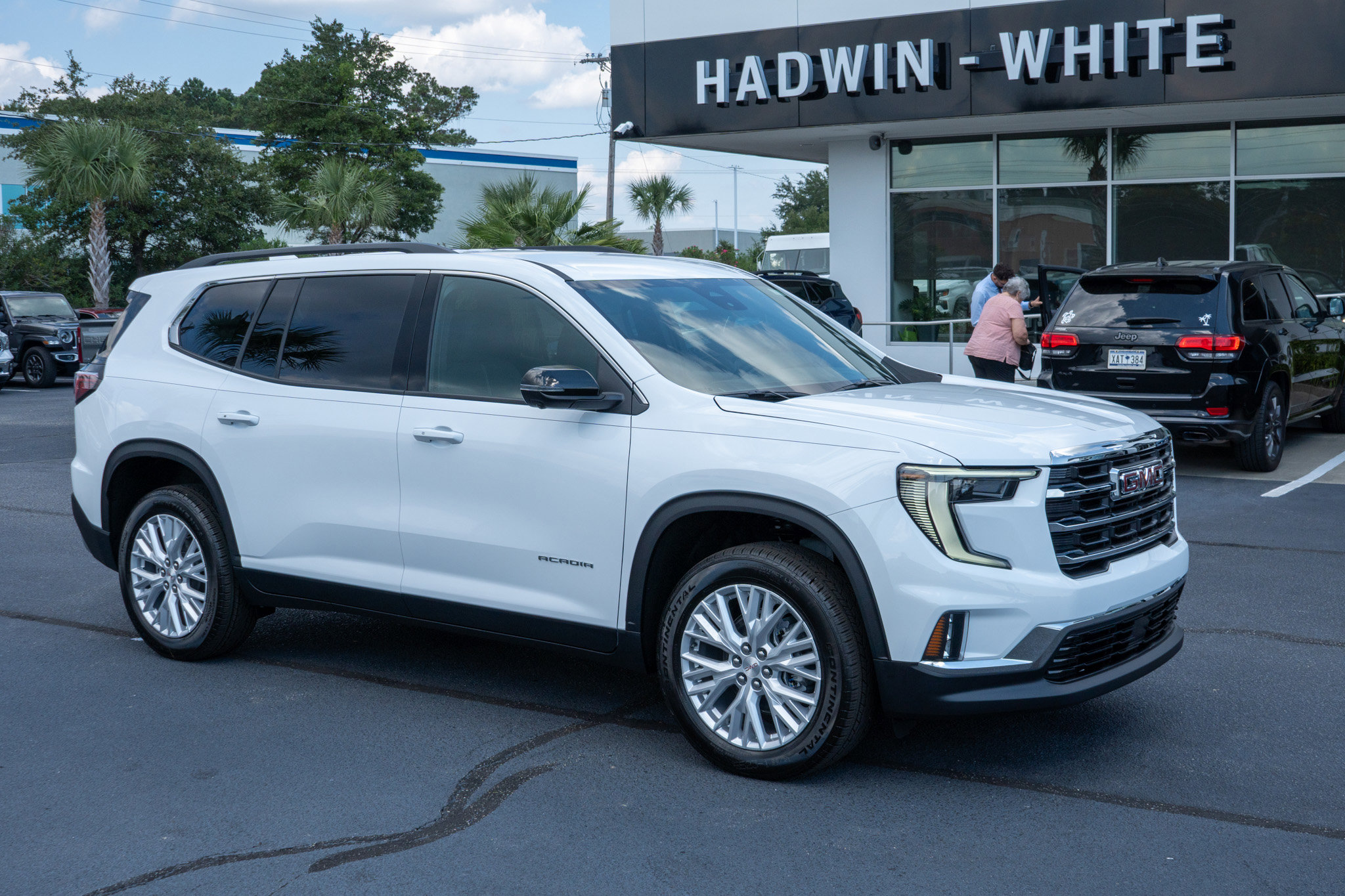 2026 GMC Acadia Elevation's photo