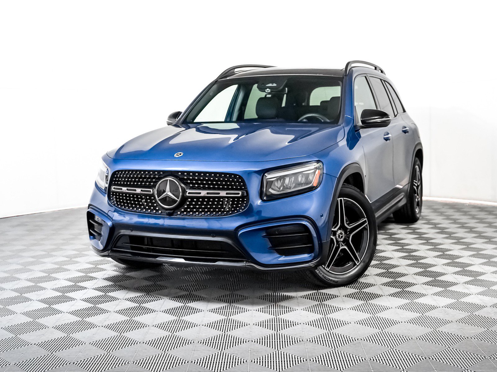 2024 Mercedes-Benz GLB Base's photo