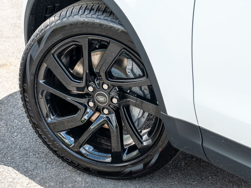 2025 Land Rover Discovery S photo 8