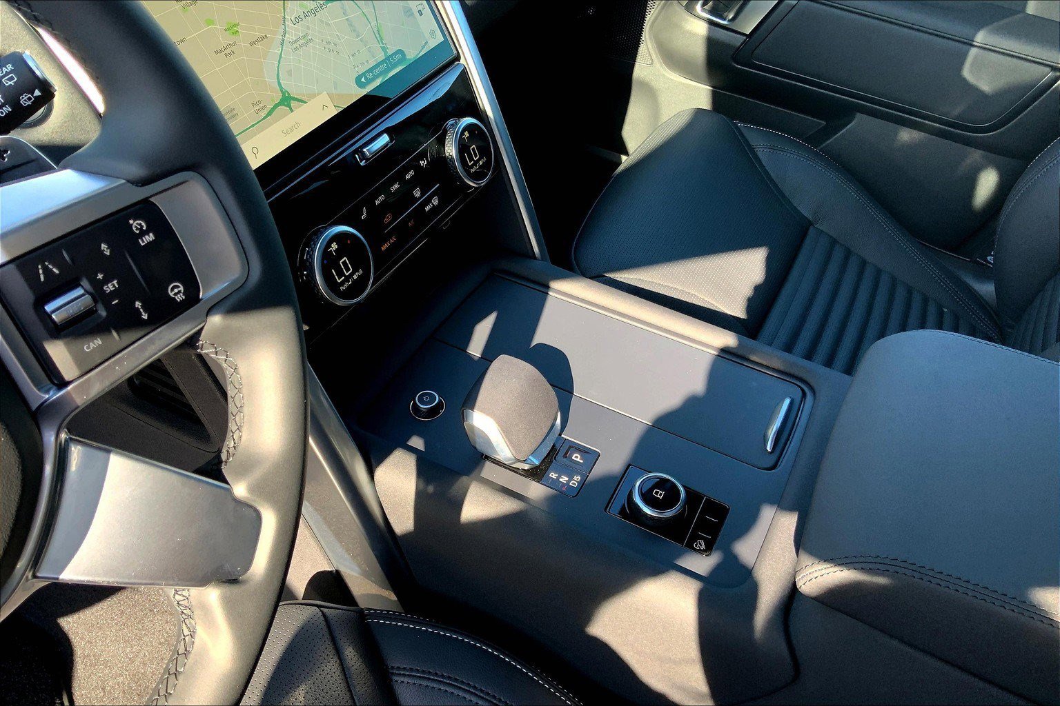2025 Land Rover Discovery S photo 6
