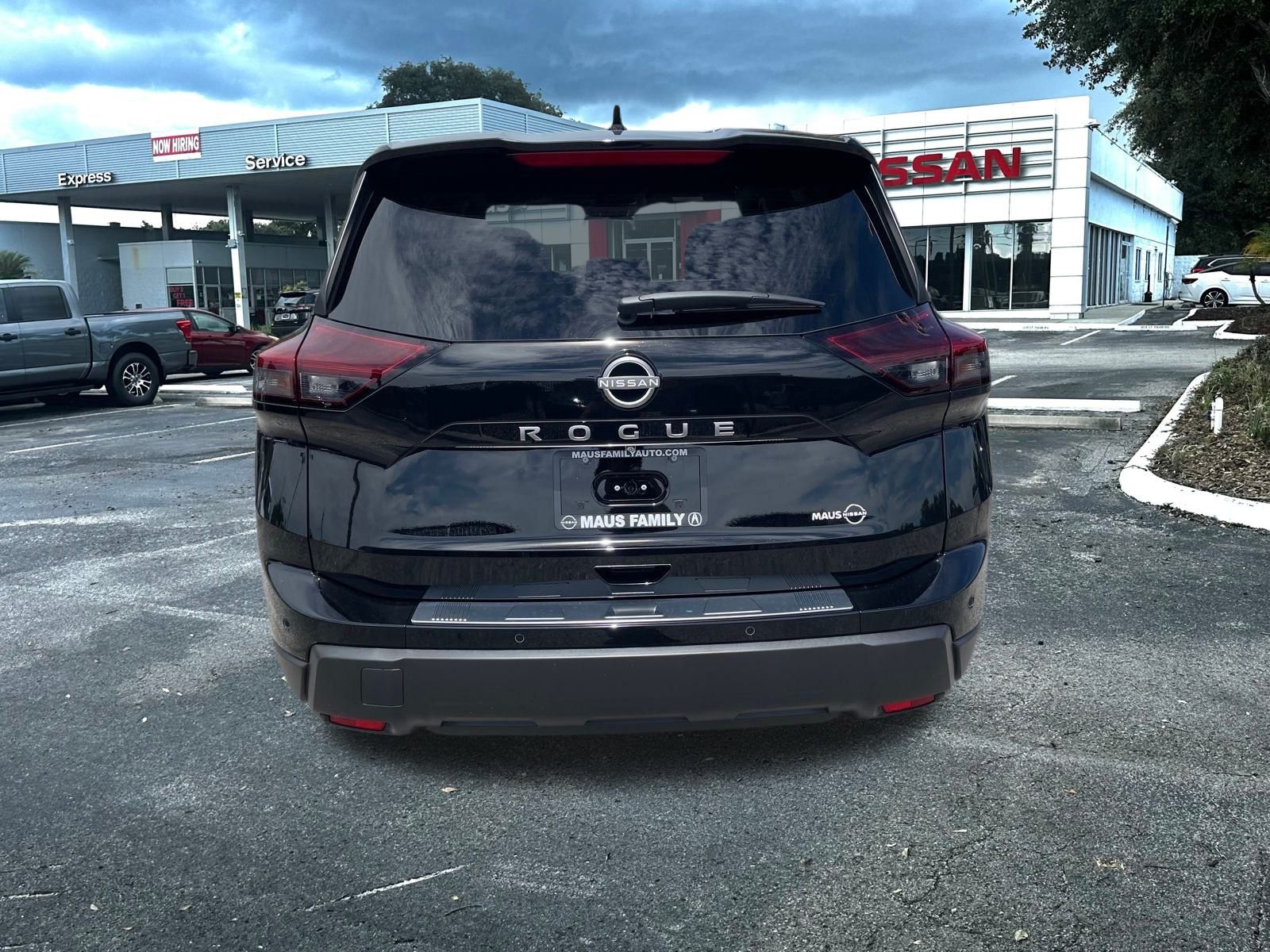 2026 Nissan Rogue SV photo 2