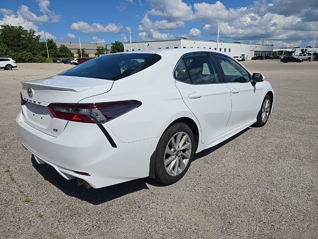 2022 Toyota Camry SE photo 3