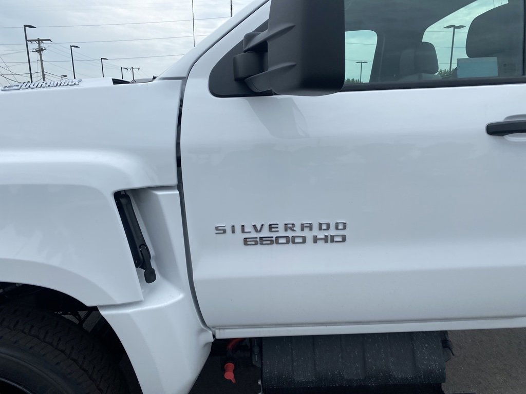 2023 Chevrolet Silverado 6500HD Work Truck photo 4