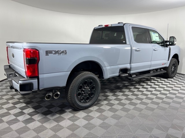 2025 Ford F-350 Lariat photo 3