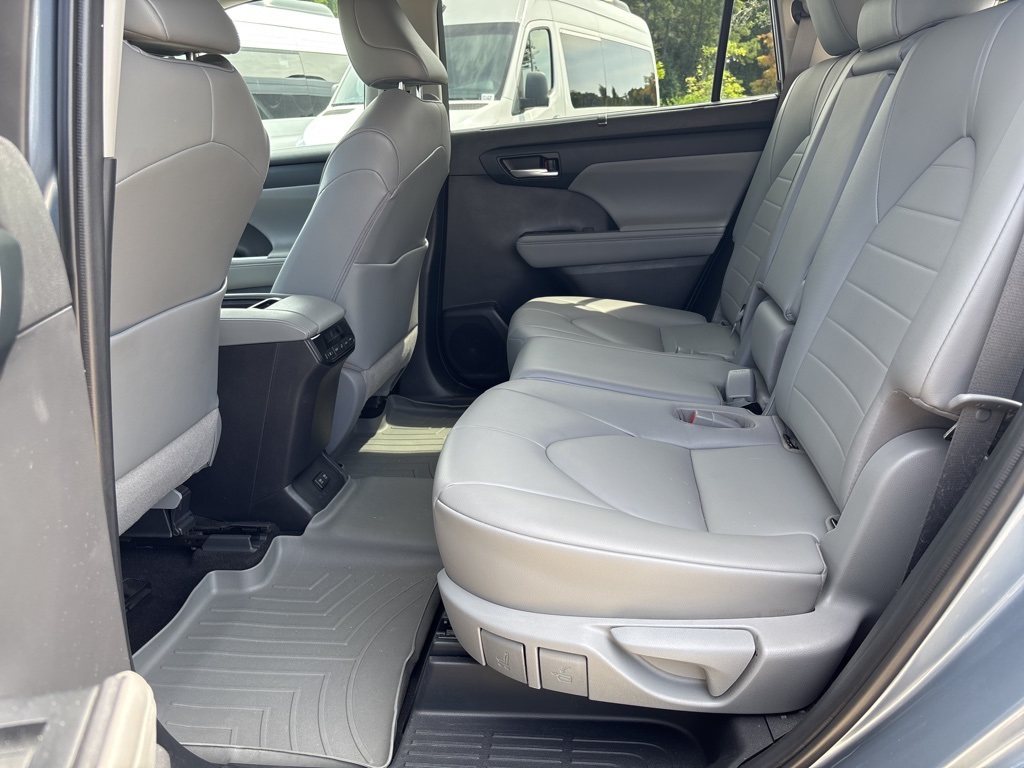 2021 Toyota Highlander XLE photo 15