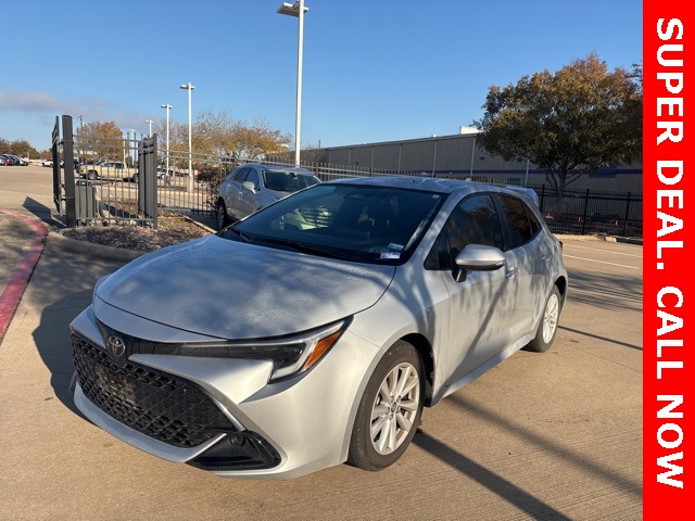 2023 Toyota Corolla Hatchback SE's photo