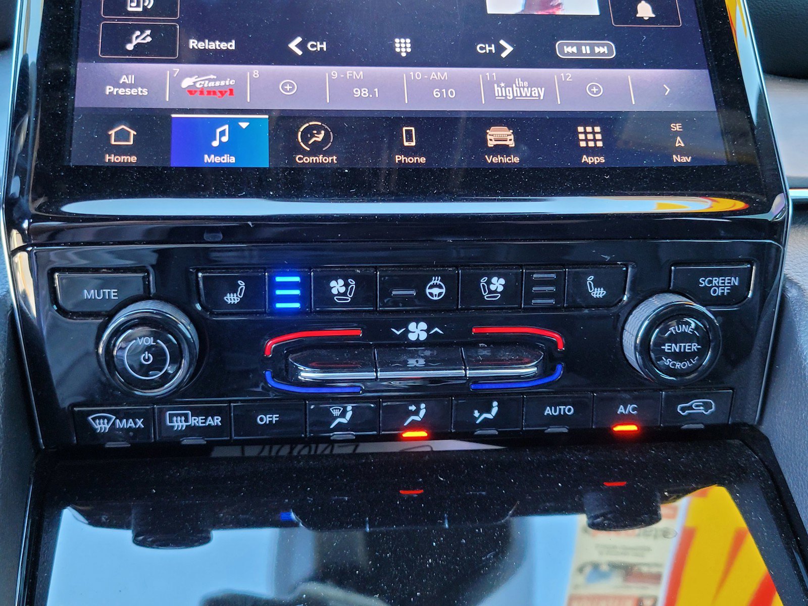 2024 Jeep Grand Cherokee Overland photo 18