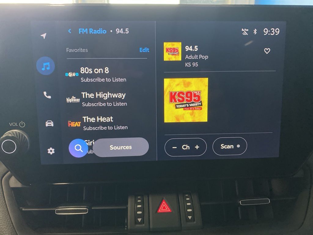 2024 Toyota RAV4 Hybrid XSE photo 2