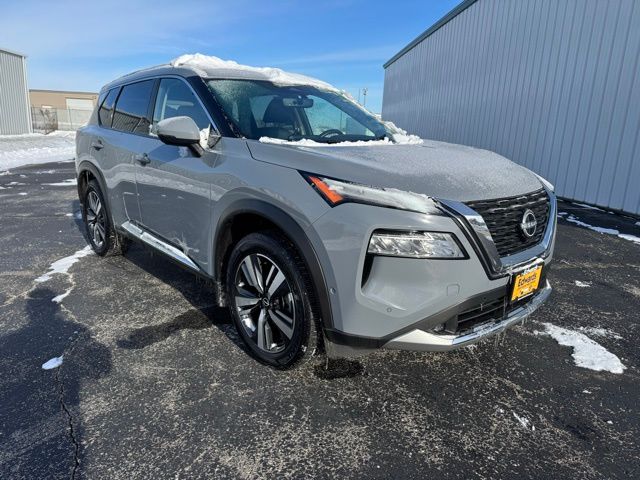 2022 Nissan Rogue Platinum's photo