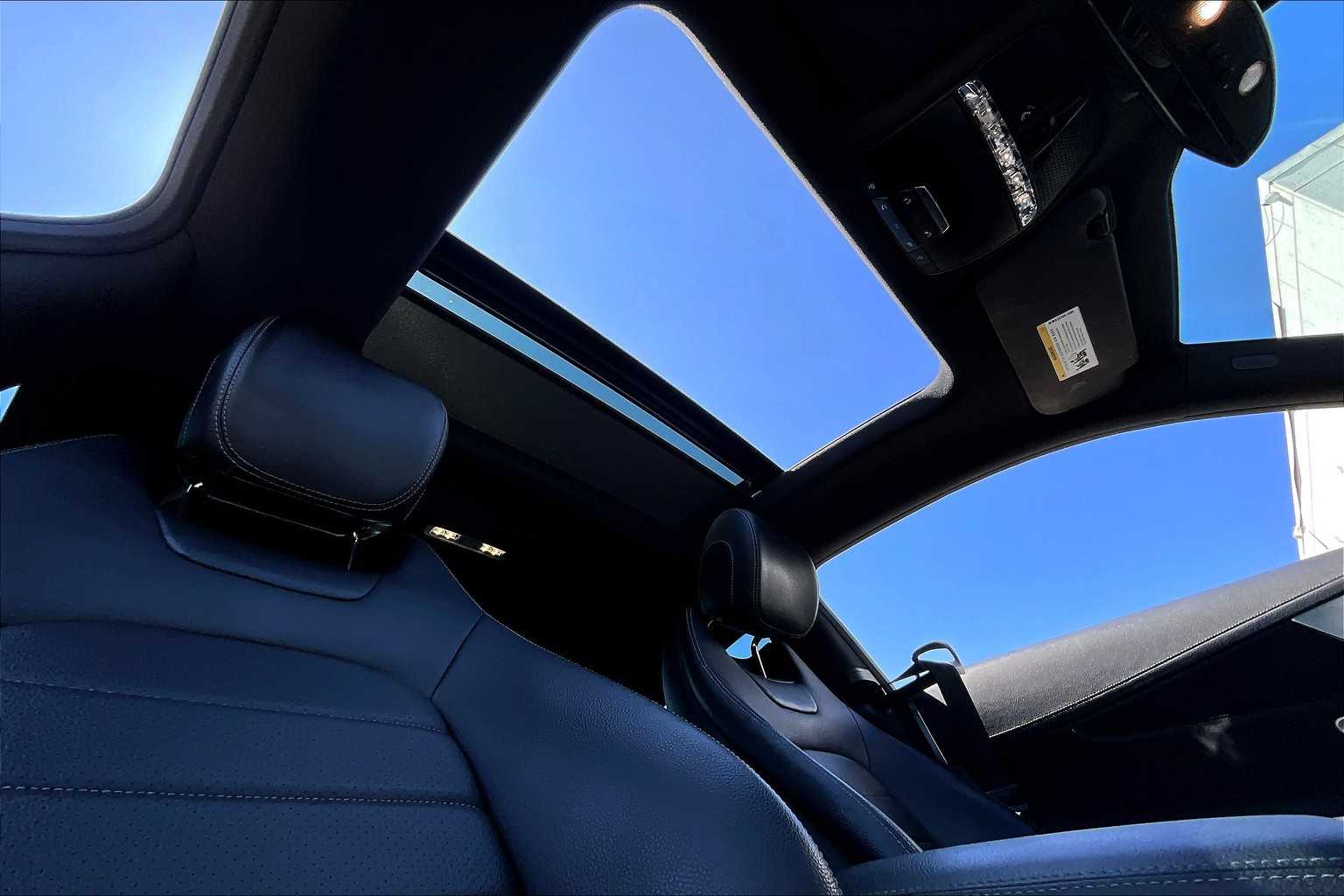 2017 Mercedes Benz C 300 photo 13