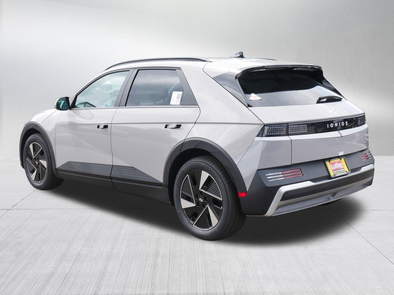 2025 Hyundai Ioniq 5 SEL photo 3