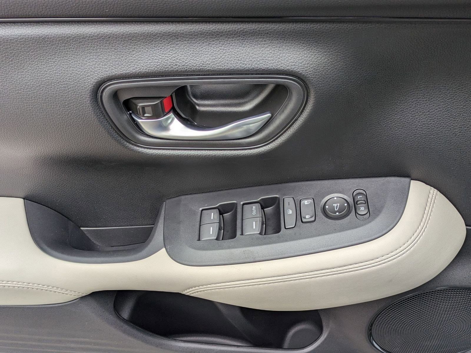 2026 Honda HR-V LX photo 8