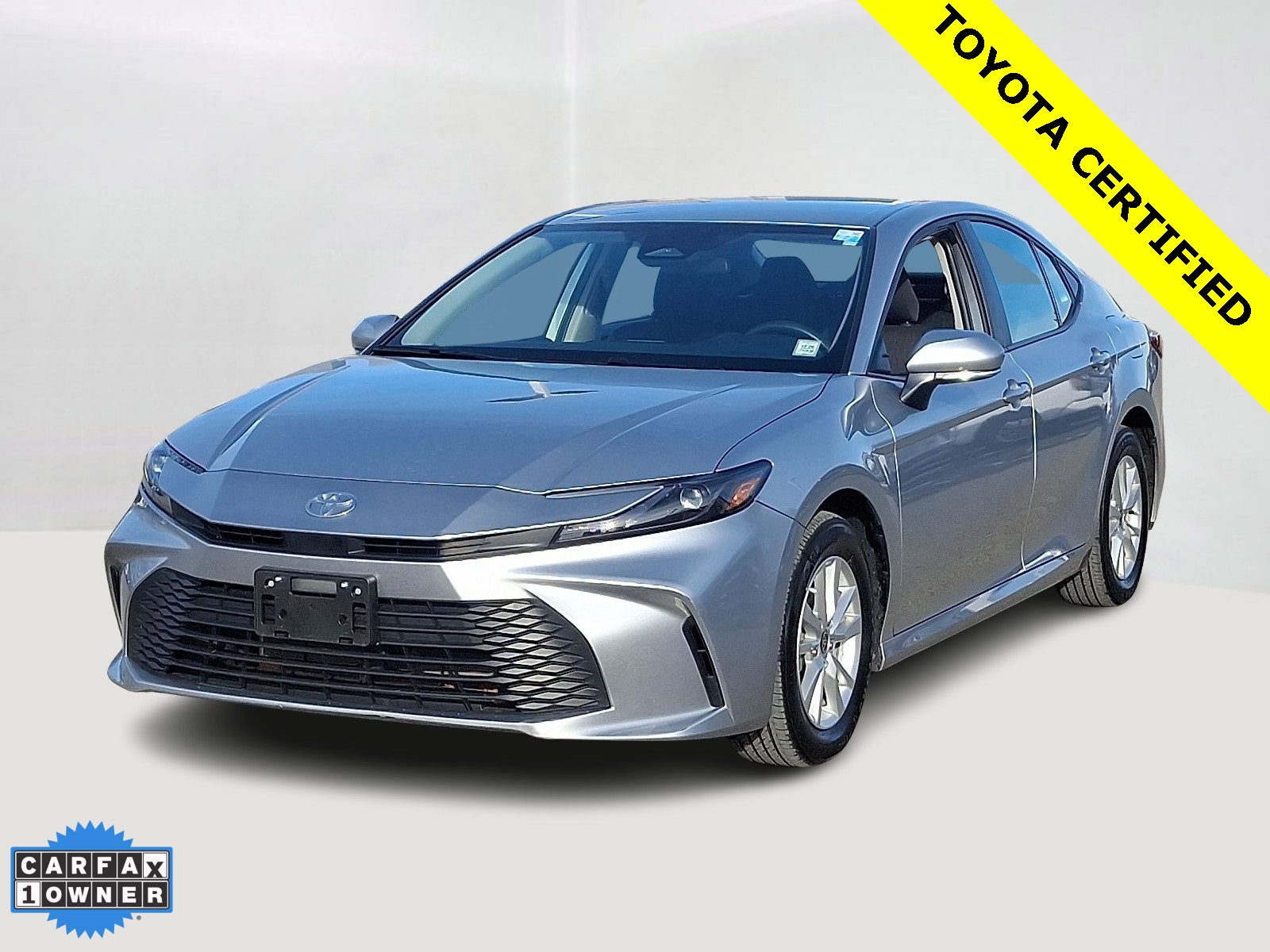 2025 Toyota Camry LE's photo