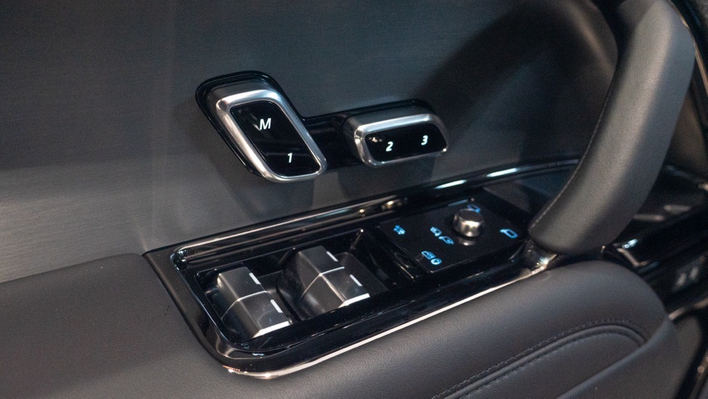 2025 Land Rover Range Rover Sport SE photo 12
