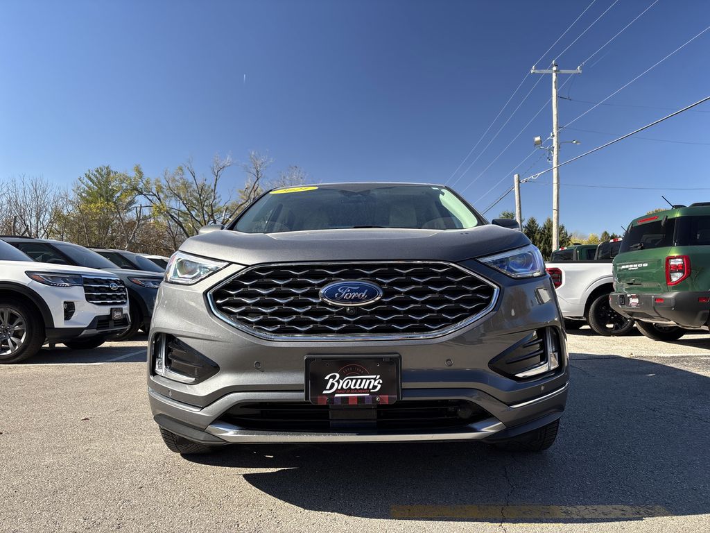 2021 Ford Edge Titanium photo 2
