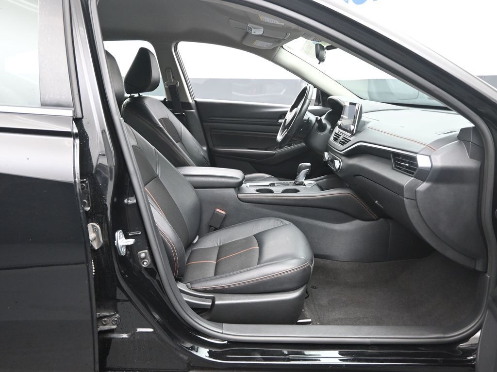 2022 Nissan Altima 2.5 SR photo 6
