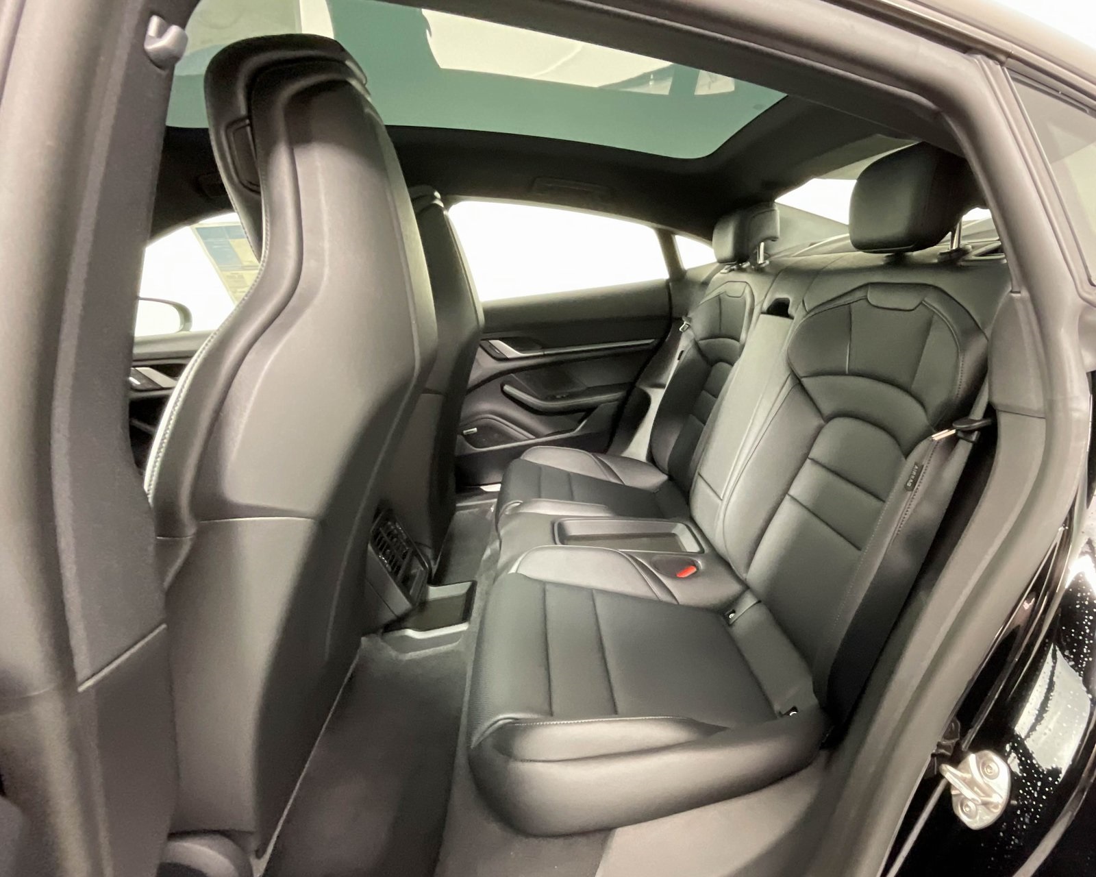 2025 Porsche Taycan photo 24