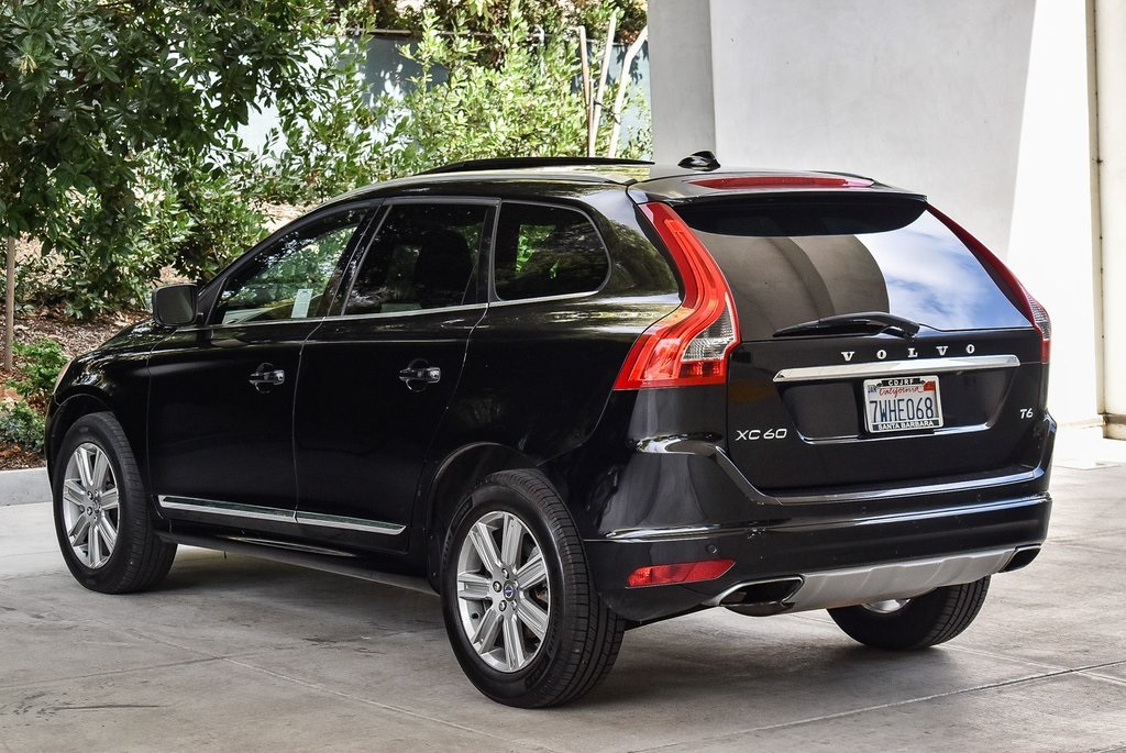 2016 Volvo XC60 T6 Drive-E photo 4