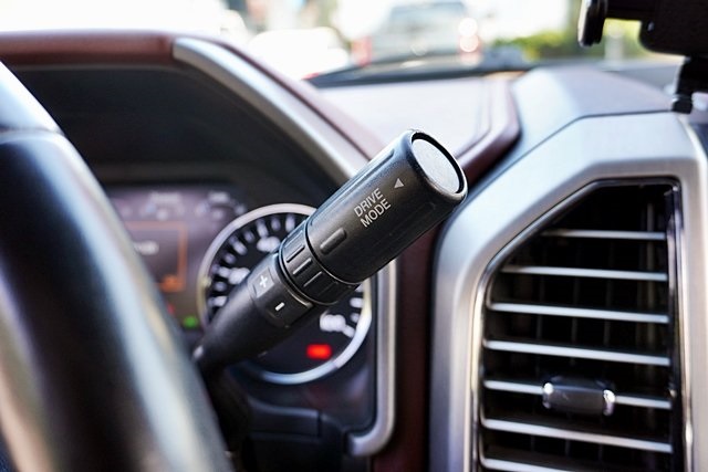 Used 2021 Blue Ford Platinum image 33