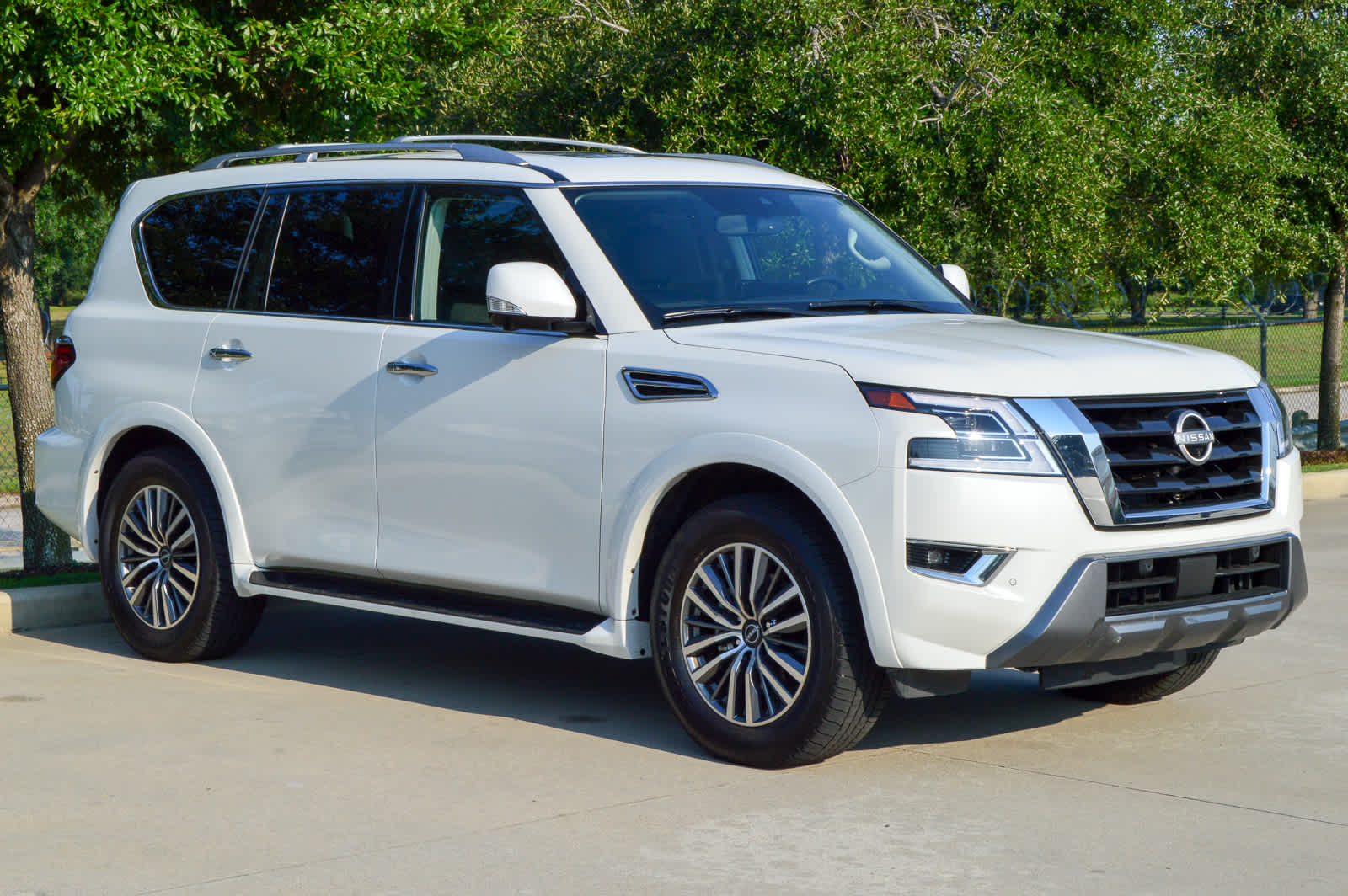 2024 Nissan Armada SL photo 3