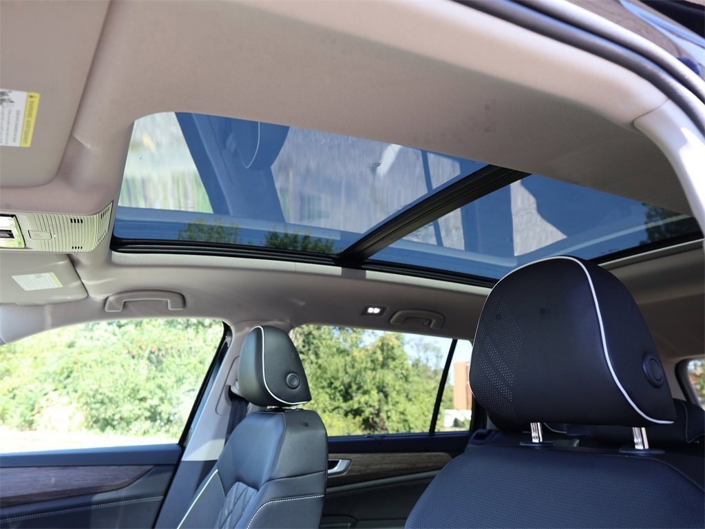 2025 Volkswagen Atlas SEL Premium R-Line photo 12
