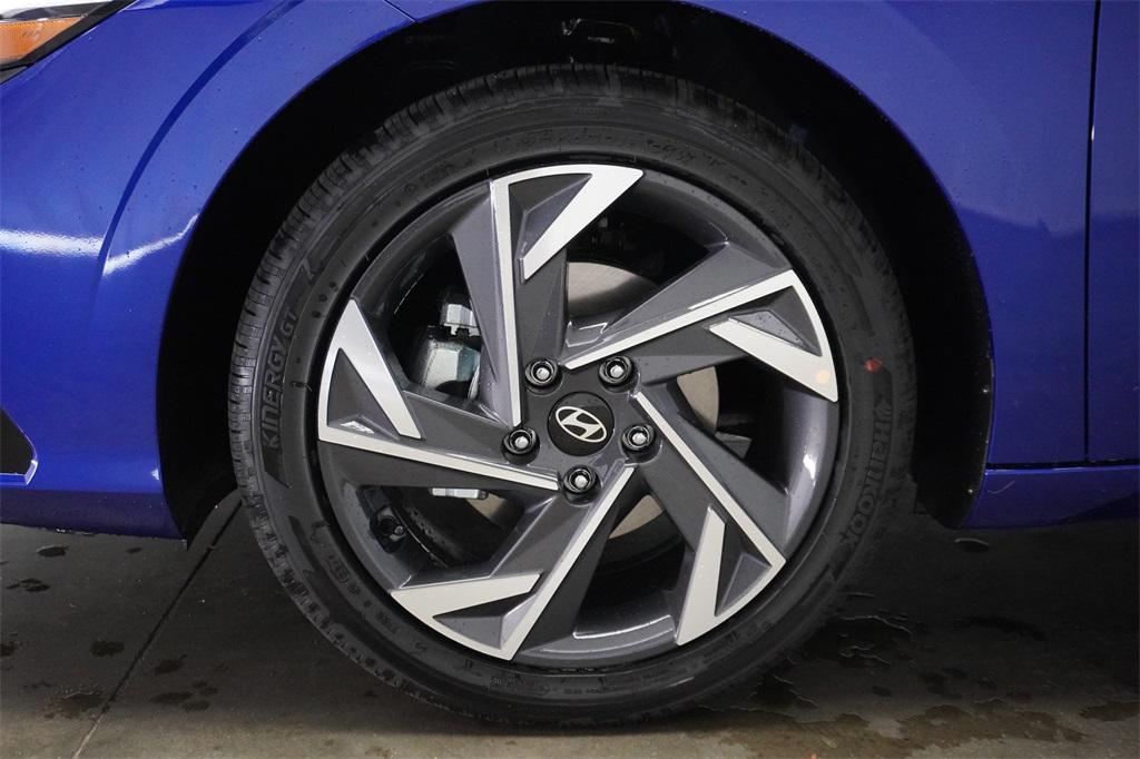 2025 Hyundai Elantra Hybrid Limited photo 3