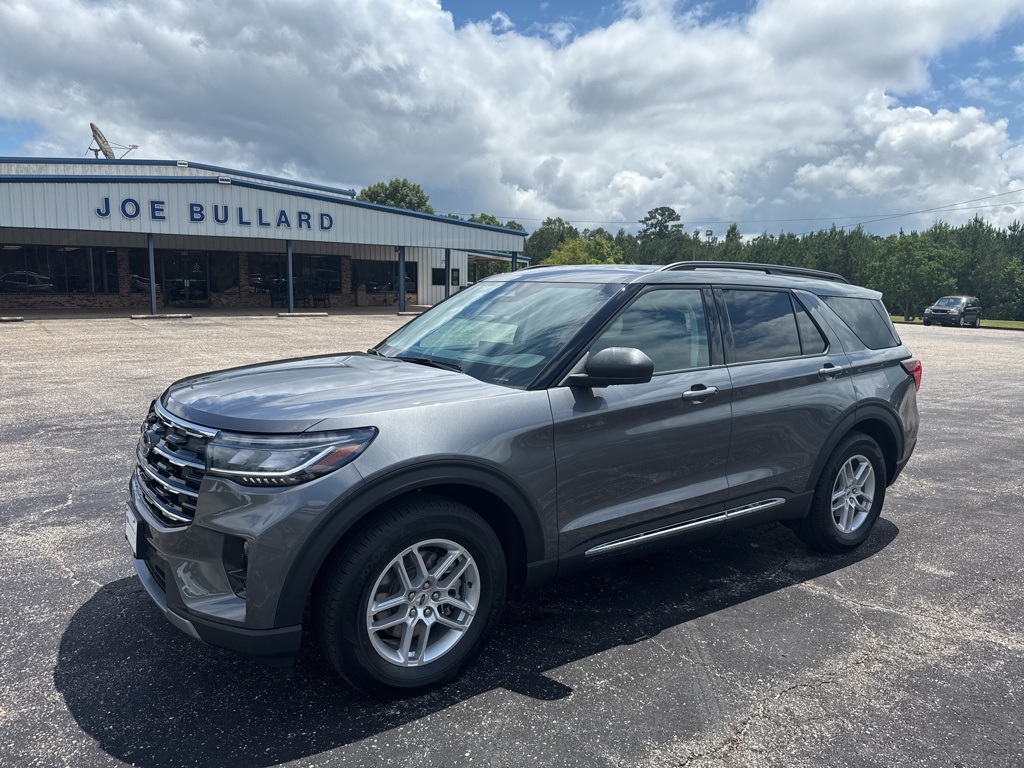 2025 Ford Explorer photo 12