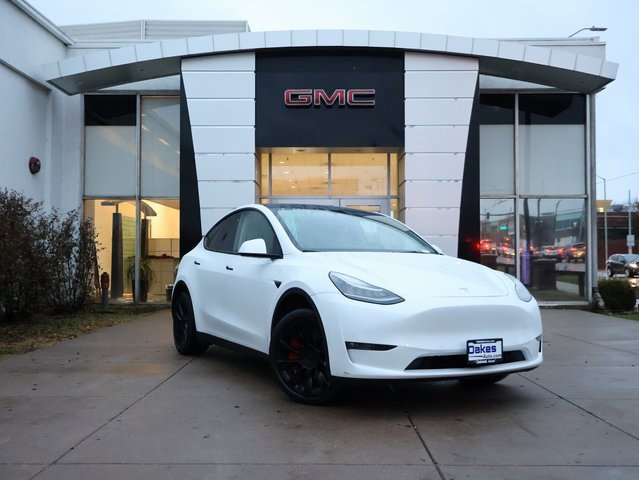 2022 Tesla Model Y Long Range's photo