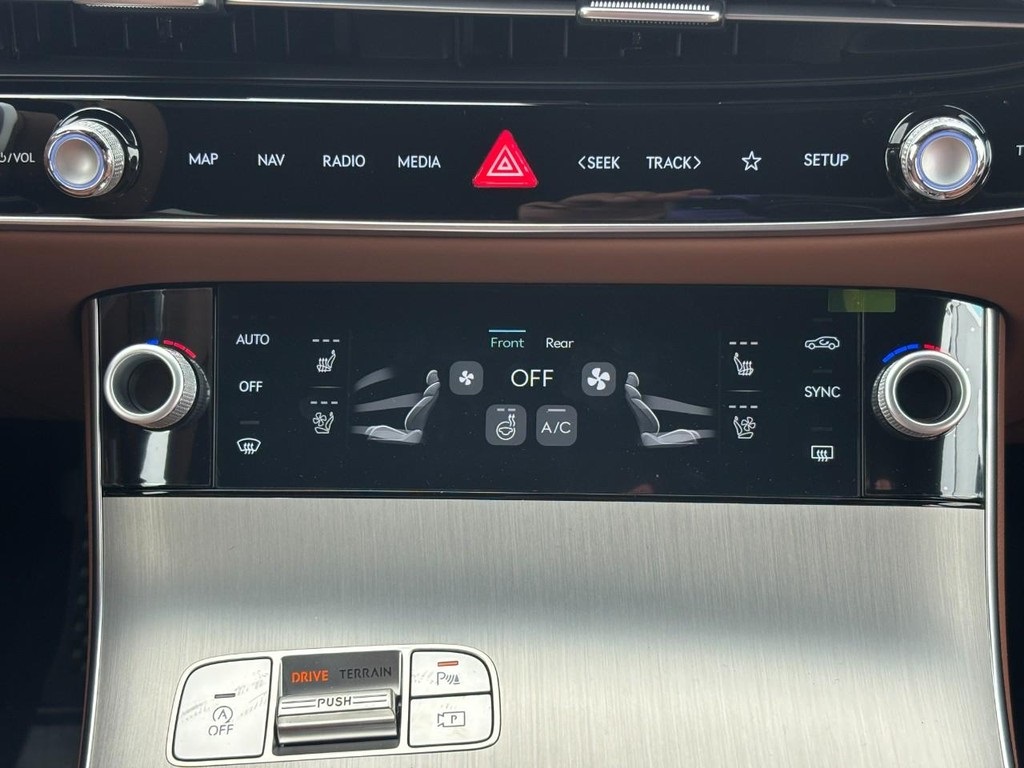 2026 Genesis GV70 2.5T Advanced photo 9