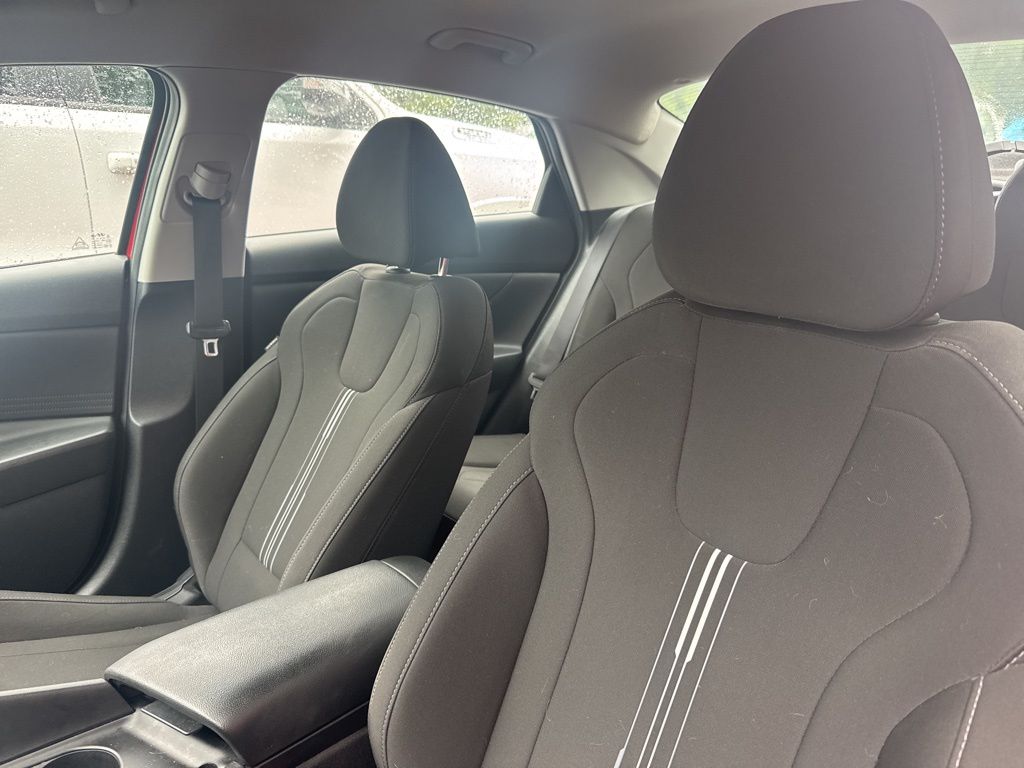 2023 Hyundai Elantra SEL photo 8