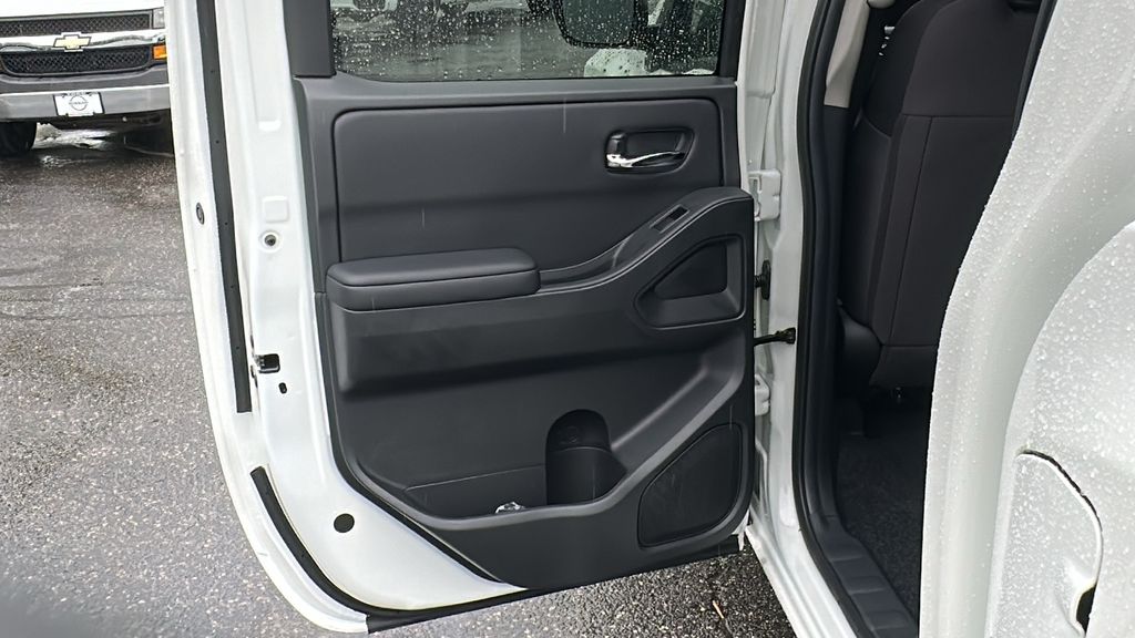 2025 Nissan Frontier SV photo 19