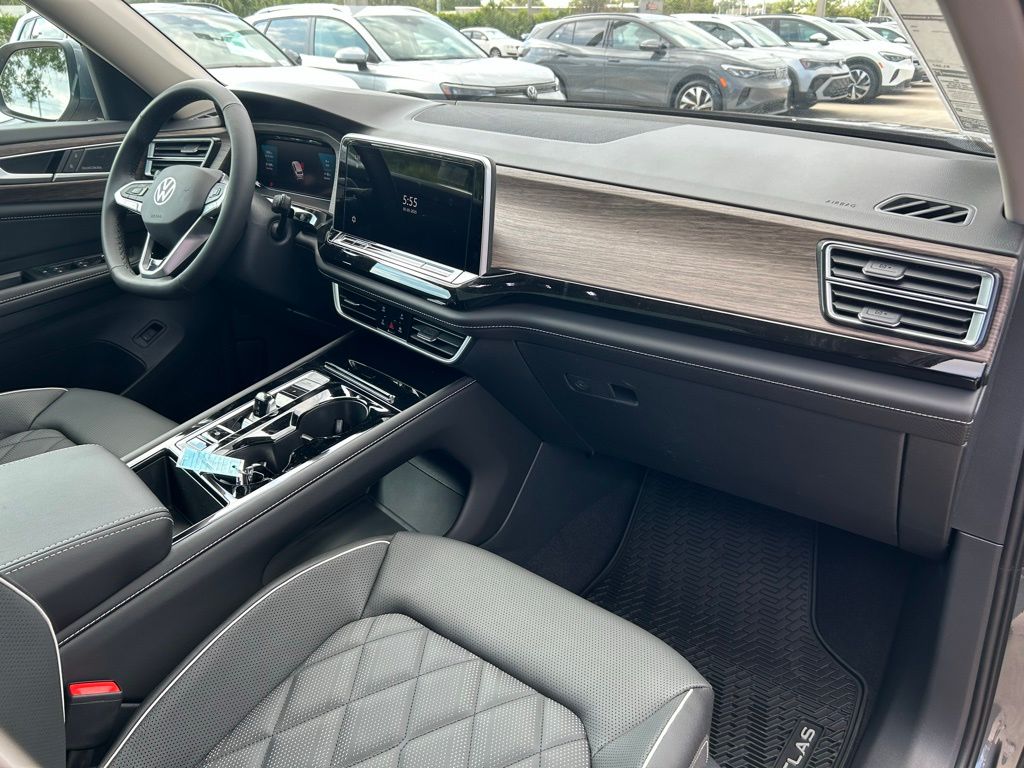 2025 Volkswagen Atlas SEL Premium R-Line photo 28