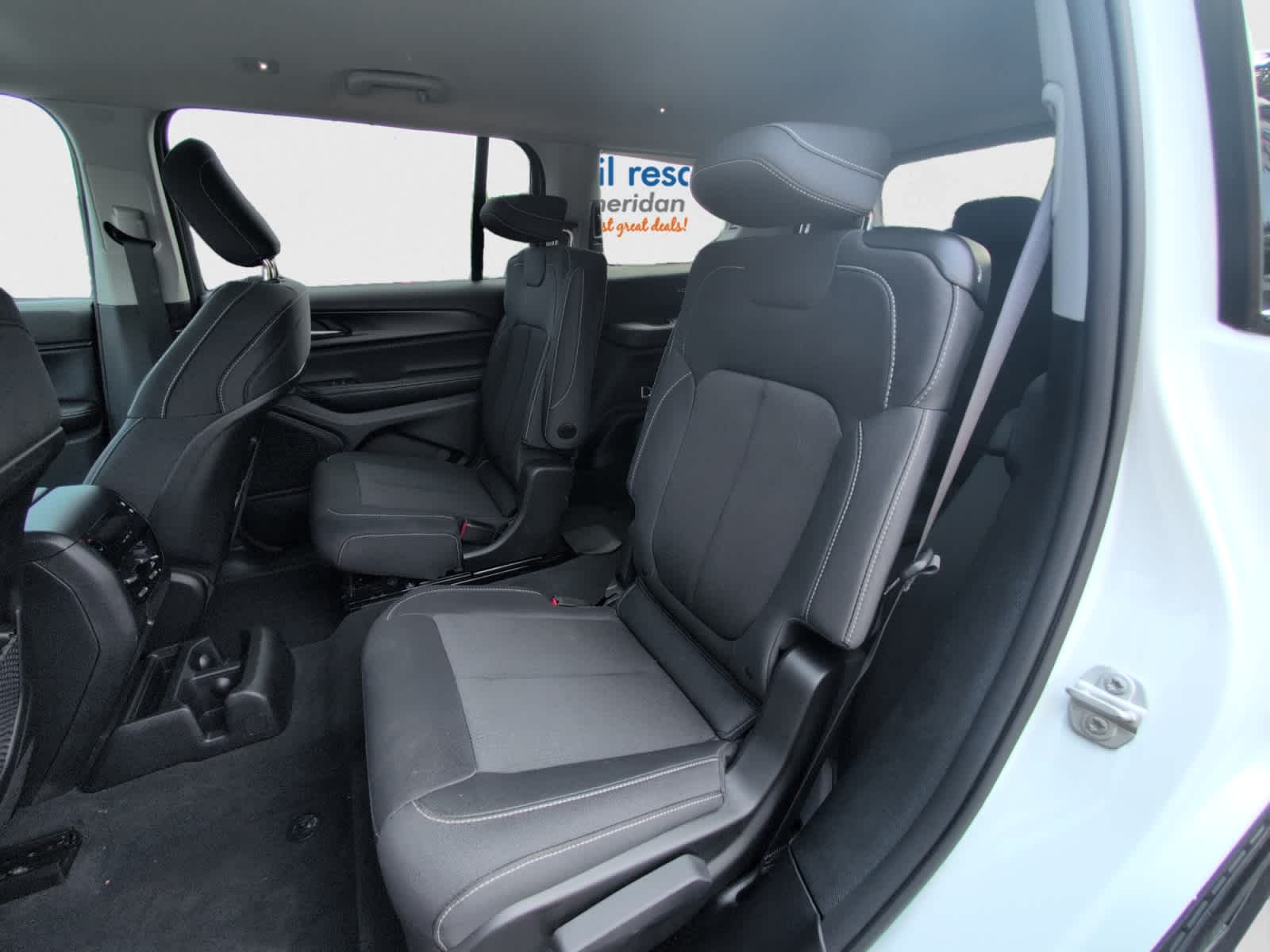 2024 Jeep Grand Cherokee Laredo photo 15