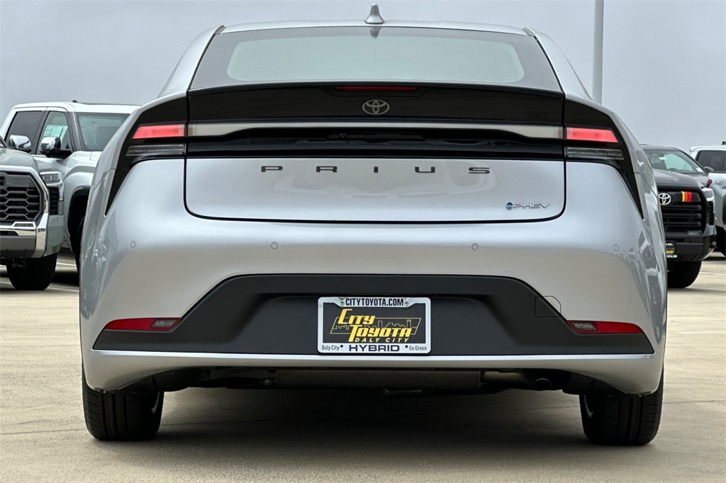 2025 Toyota Prius Plug-in Hybrid SE photo 4
