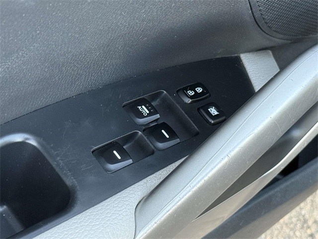 2012 Hyundai Veloster Base photo 27