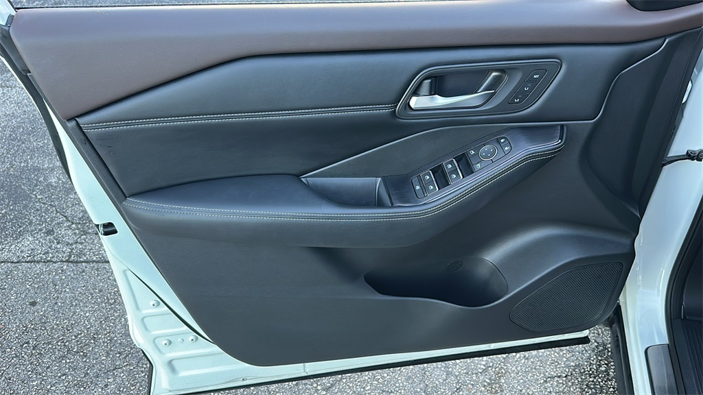 2023 Nissan Rogue SL photo 14