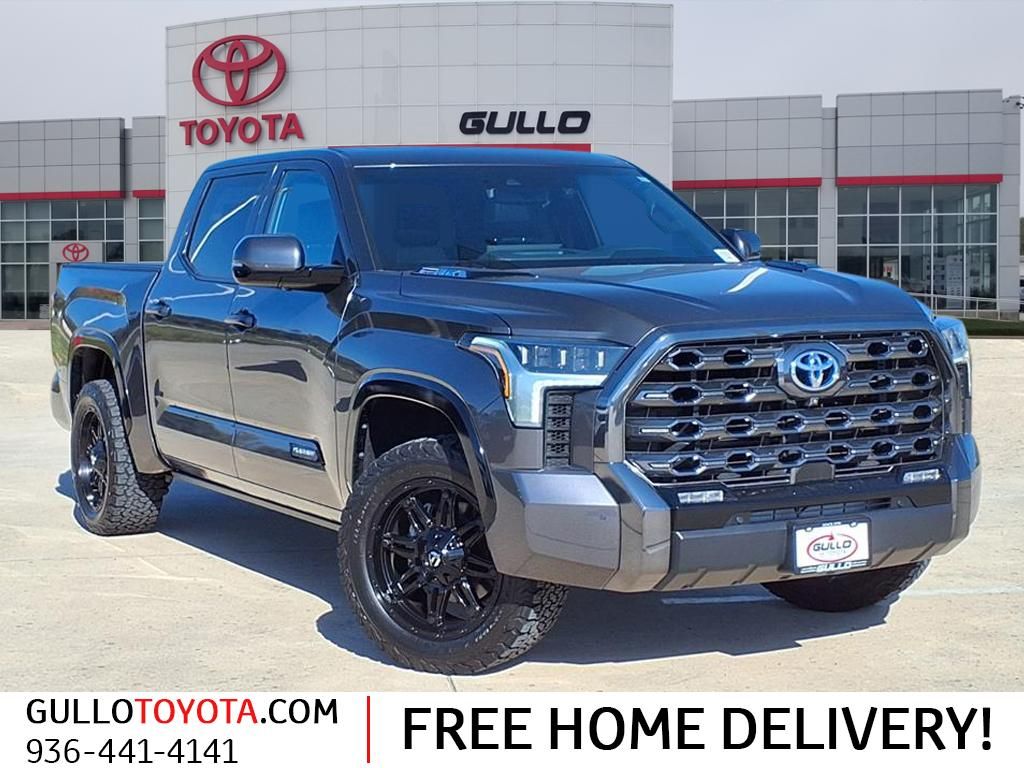 2023 Toyota Tundra Platinum's photo