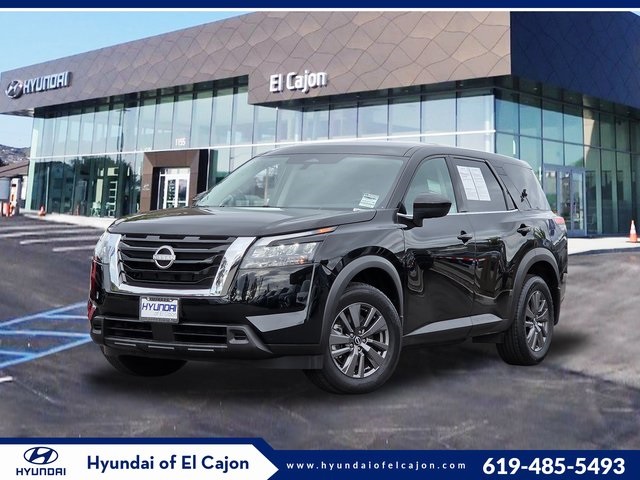 2024 Nissan Pathfinder S's photo