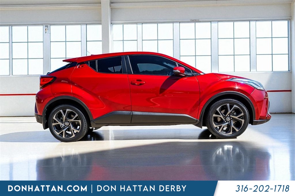 2021 Toyota C-HR XLE photo 30