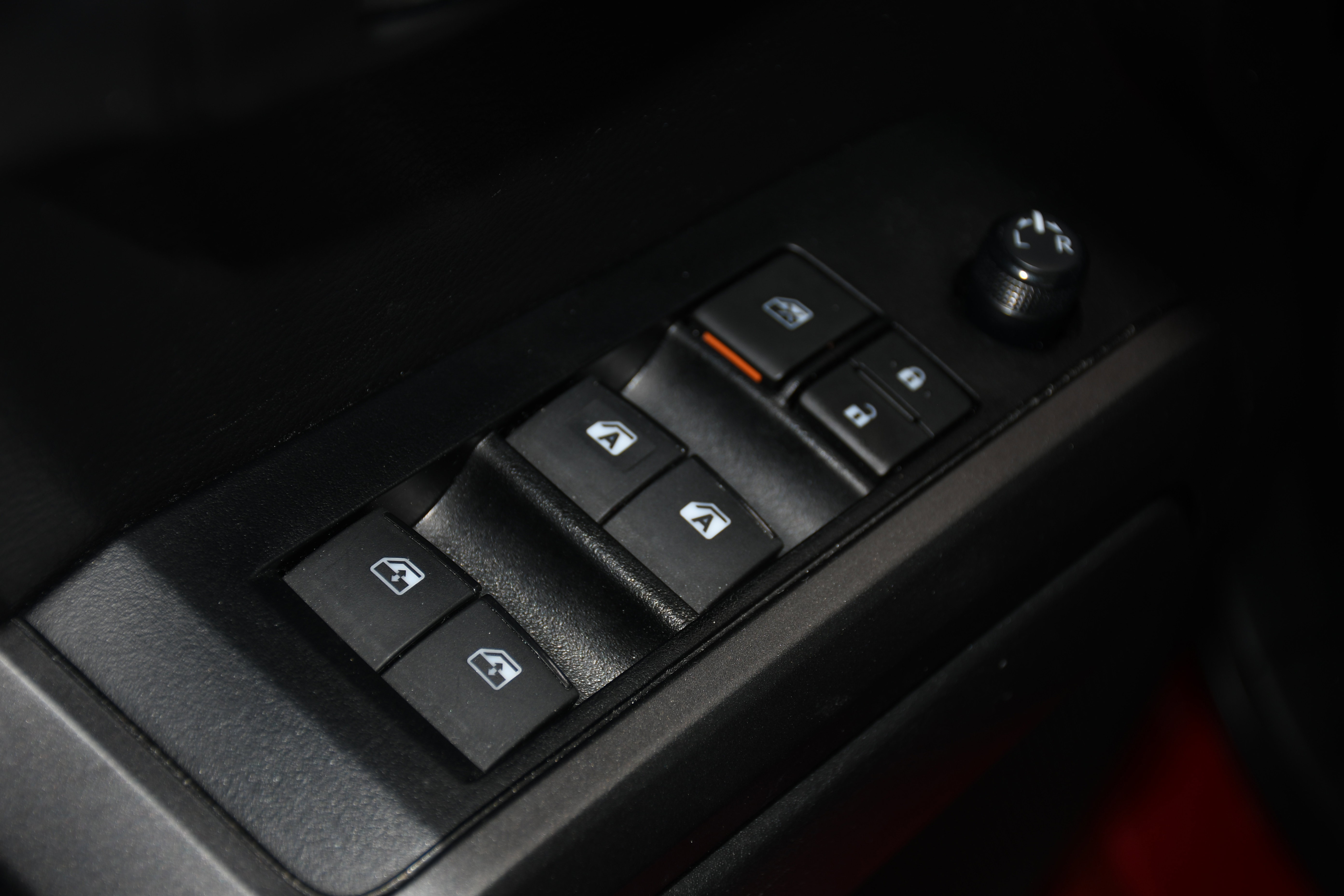 2023 Toyota Tacoma TRD Off-Road photo 2