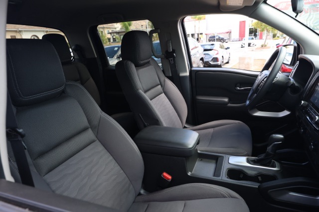 2023 Nissan Frontier SV photo 18