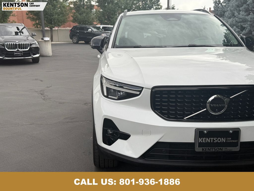 2023 Volvo XC40 AWD Ultimate photo 11
