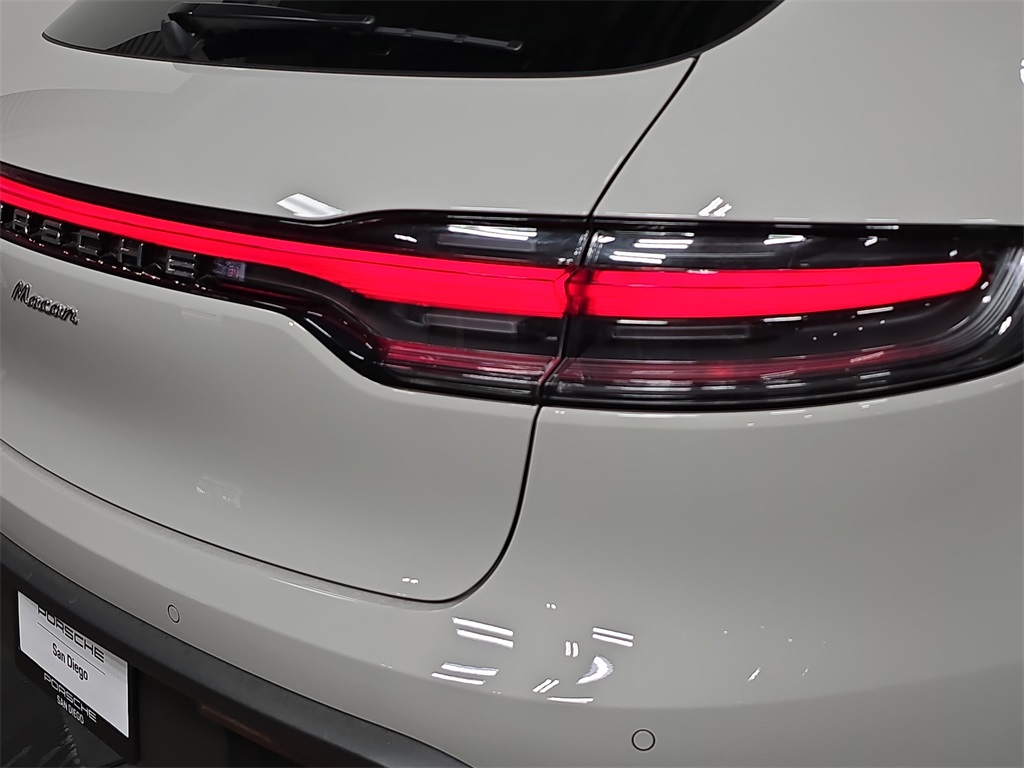 2026 Porsche Macan T photo 28