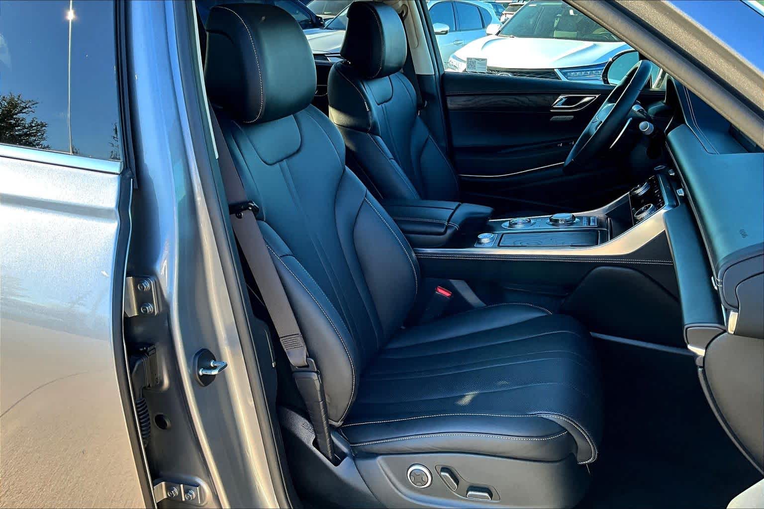 2024 Genesis GV80 2.5T AWD photo 4