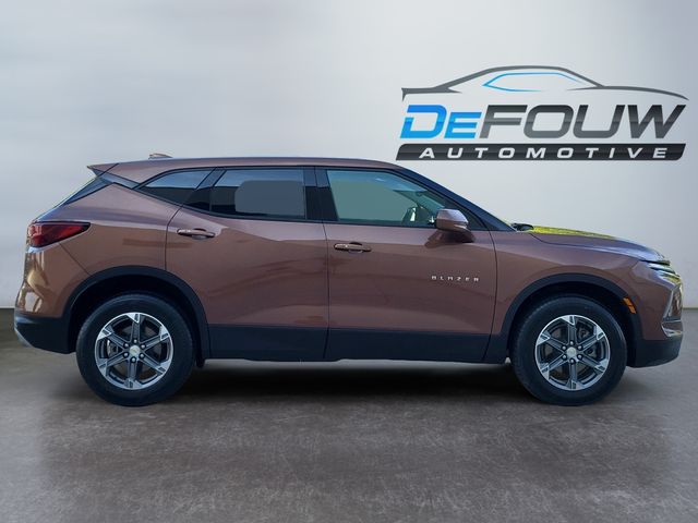 2023 Chevrolet Blazer 2LT photo 2