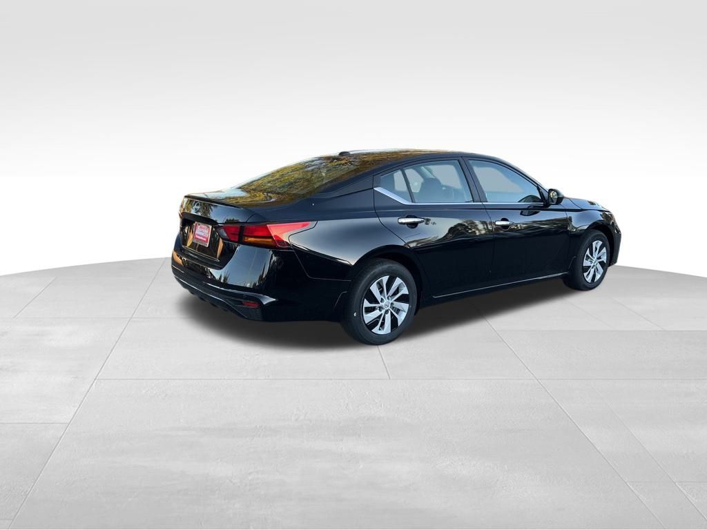 2025 Nissan Altima S photo 4