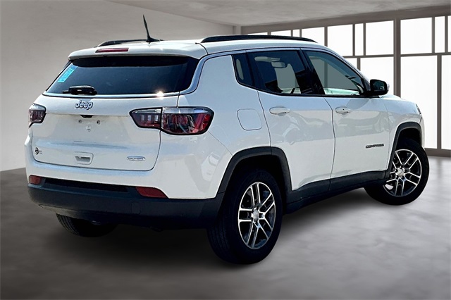 2020 Jeep Compass Latitude photo 2