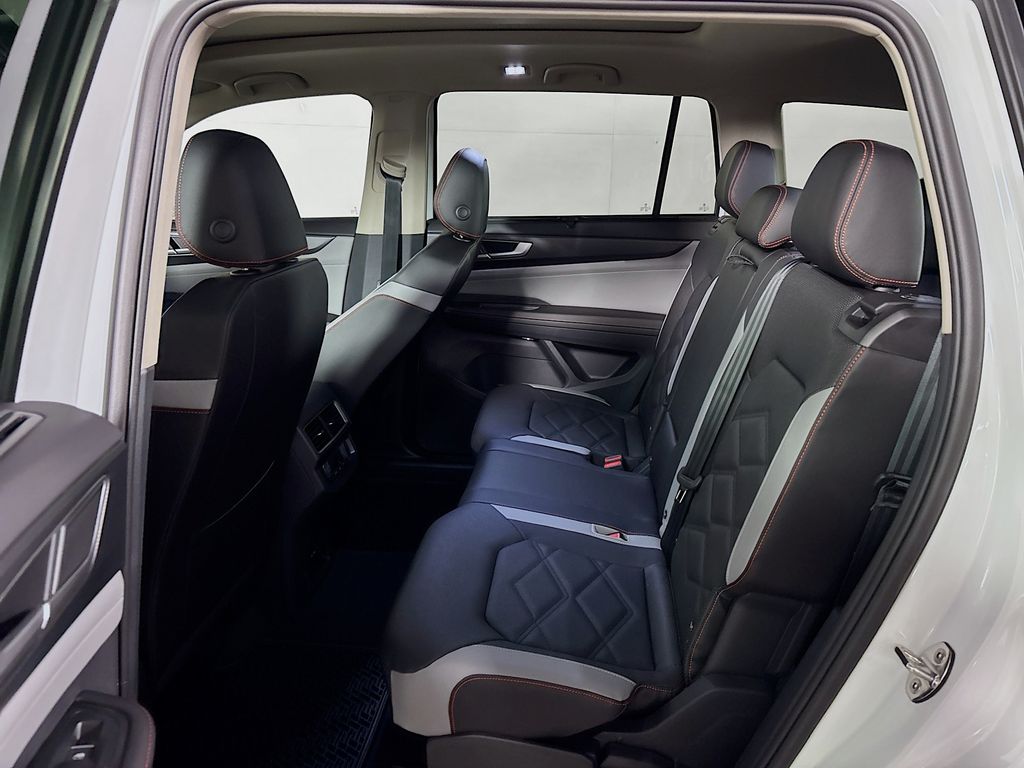 2025 Volkswagen Atlas Peak Edition SE photo 19