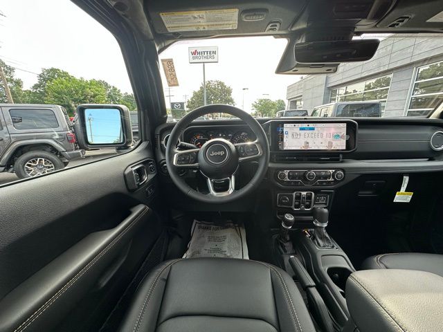 2025 Jeep Wrangler Sahara photo 14