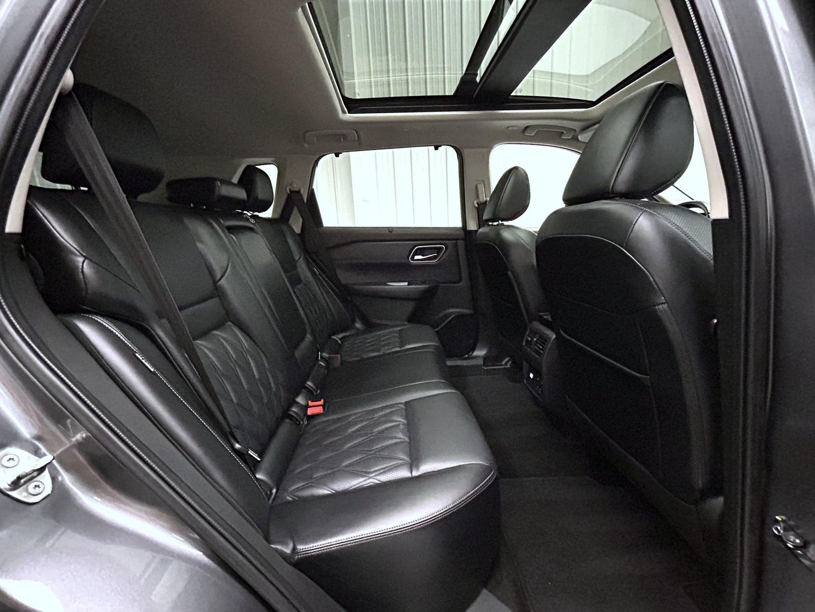 2023 Nissan Rogue Platinum AWD photo 18